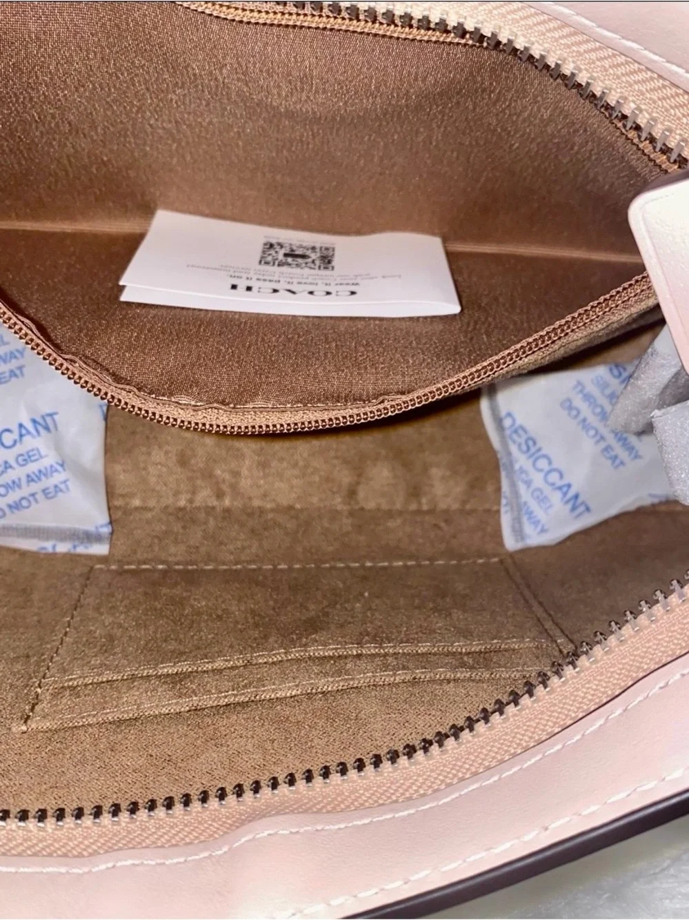 Coach 🌸 leather purse new in original packaging